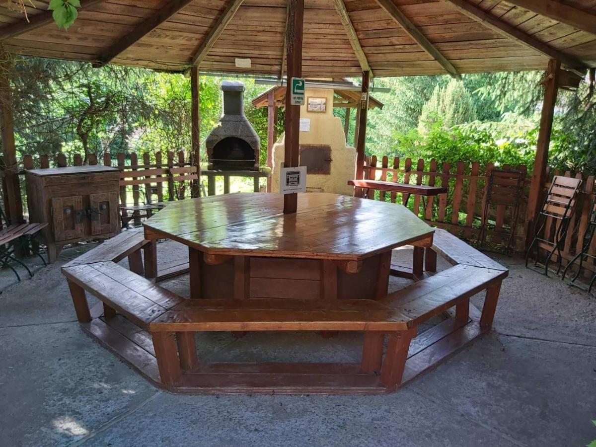 Bungalow Camping Edelweiss - Floare De Colt - Gyopar 리메테아 외부 사진